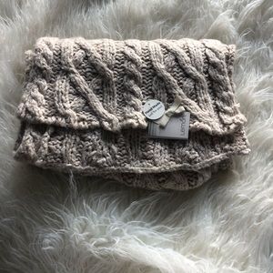 NEW Women’s Lemon Cable Knit Scarf